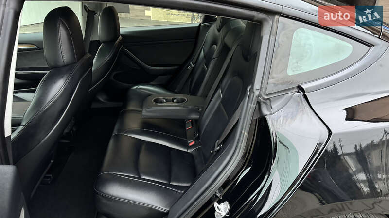 Седан Tesla Model 3 2023 в Луцке