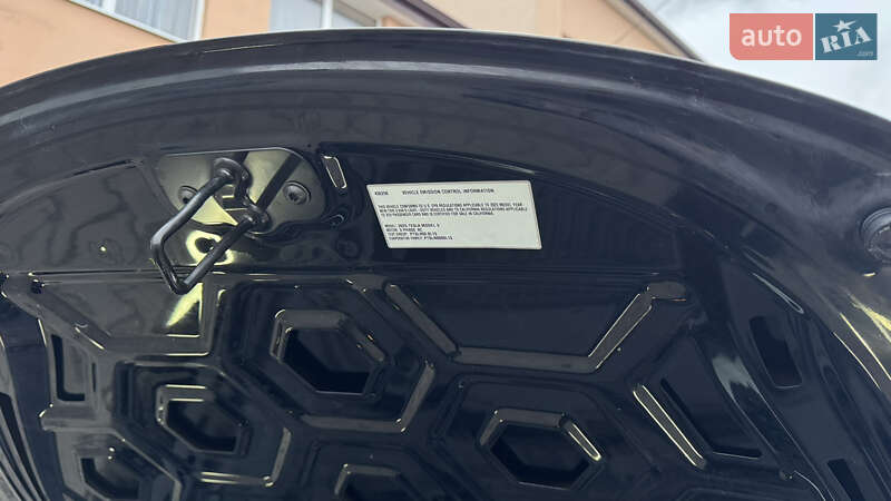 Седан Tesla Model 3 2023 в Луцке