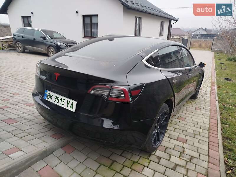 Седан Tesla Model 3 2019 в Ровно