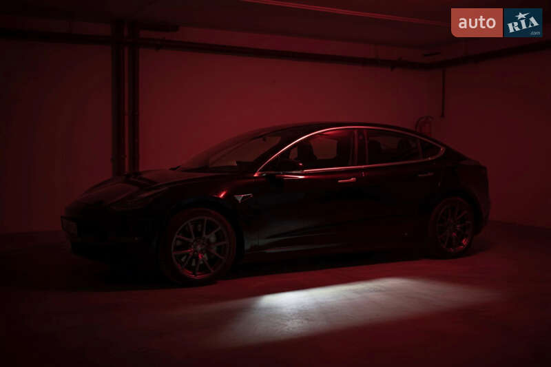 Седан Tesla Model 3 2020 в Днепре
