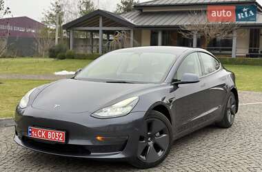 Седан Tesla Model 3 2022 в Львове