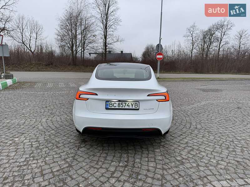 Седан Tesla Model 3 2024 в Золочеві