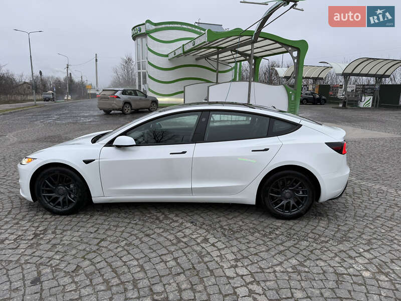 Седан Tesla Model 3 2024 в Золочеві