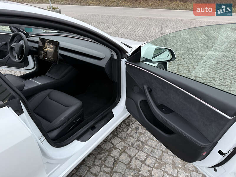 Седан Tesla Model 3 2024 в Золочеві