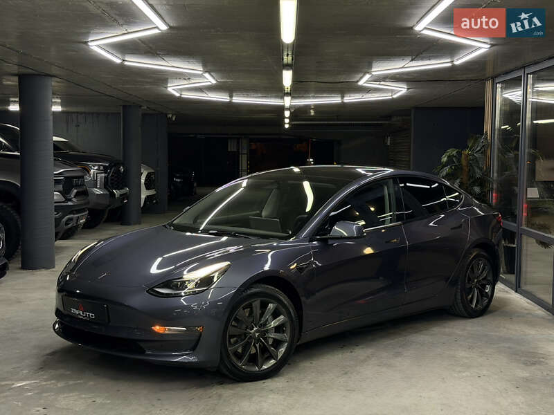 Седан Tesla Model 3 2023 в Одессе