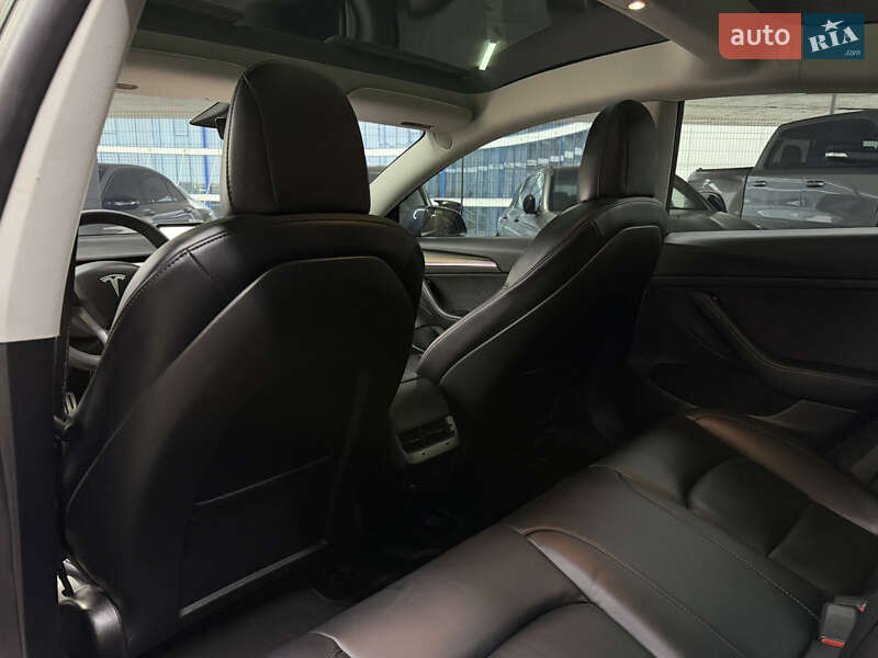 Седан Tesla Model 3 2021 в Одессе