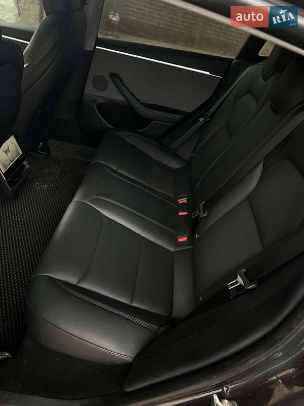 Седан Tesla Model 3 2024 в Полтаве