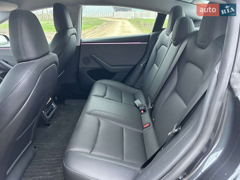 Седан Tesla Model 3 2024 в Одесі