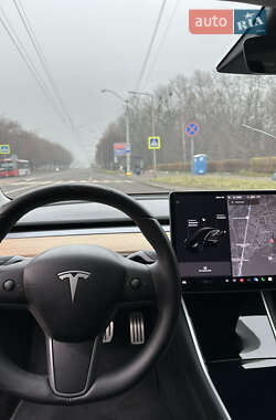 Седан Tesla Model 3 2019 в Львове