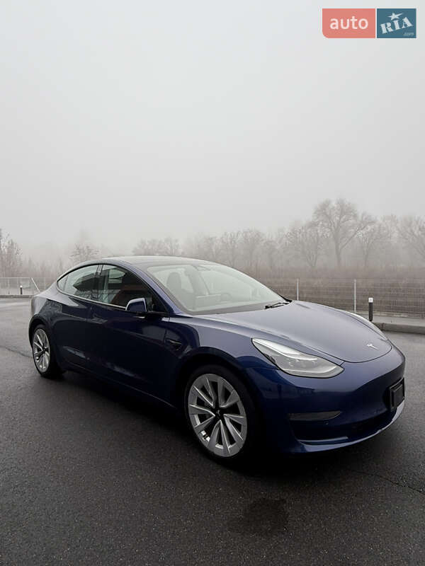 Седан Tesla Model 3 2022 в Днепре