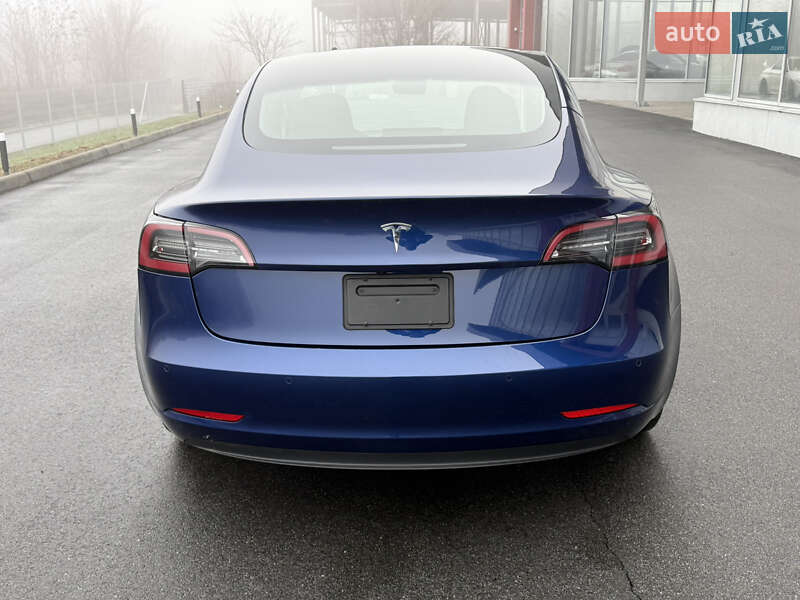 Седан Tesla Model 3 2022 в Днепре