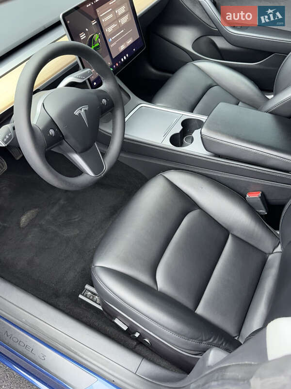 Седан Tesla Model 3 2022 в Днепре