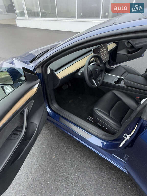 Седан Tesla Model 3 2022 в Днепре