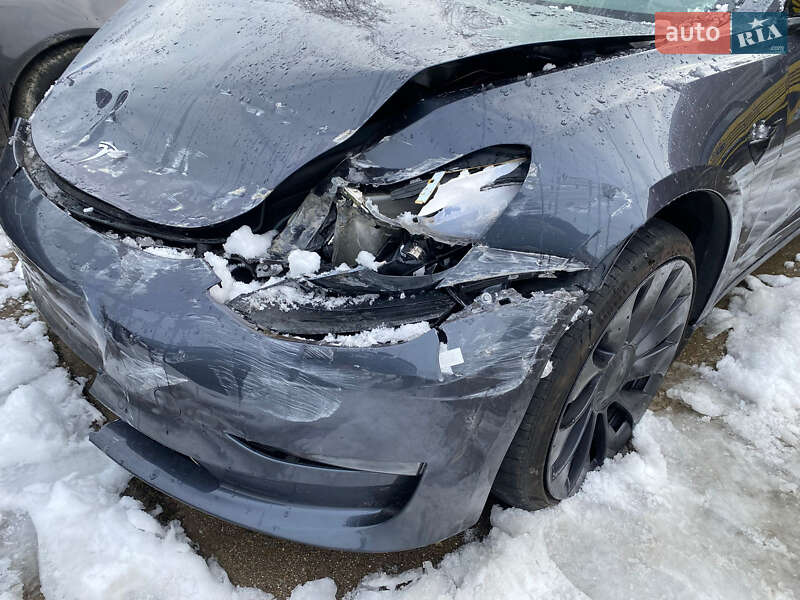 Седан Tesla Model 3 2021 в Киеве