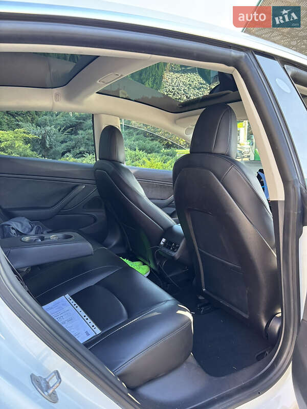 Седан Tesla Model 3 2019 в Львові