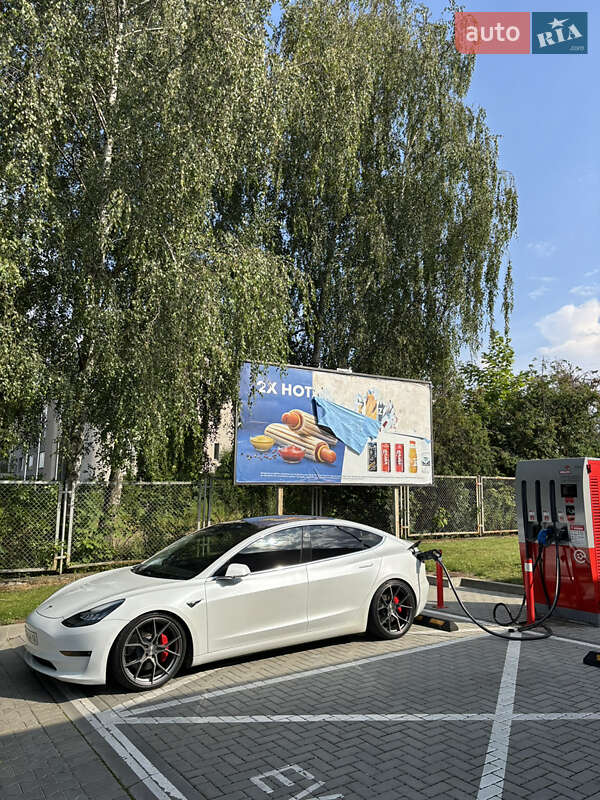 Седан Tesla Model 3 2019 в Львові