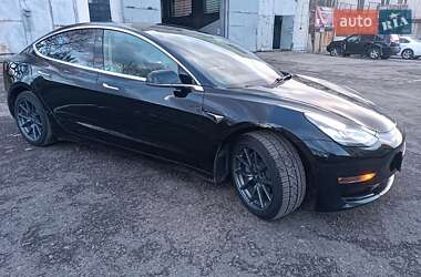 Седан Tesla Model 3 2018 в Львове