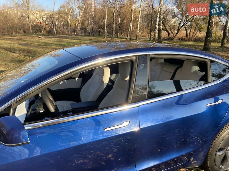 Седан Tesla Model 3 2019 в Виннице