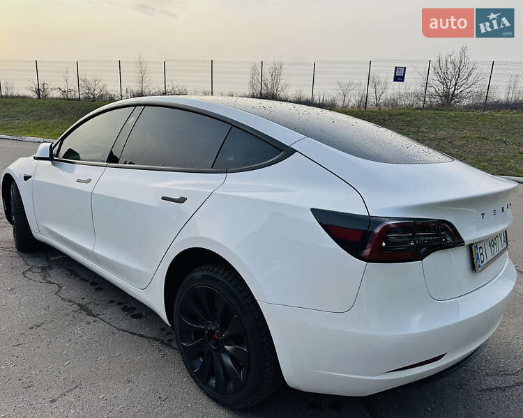 Седан Tesla Model 3 2023 в Полтаве