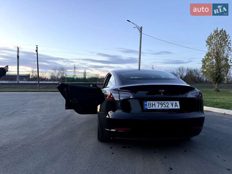 Седан Tesla Model 3 2019 в Ізмаїлі