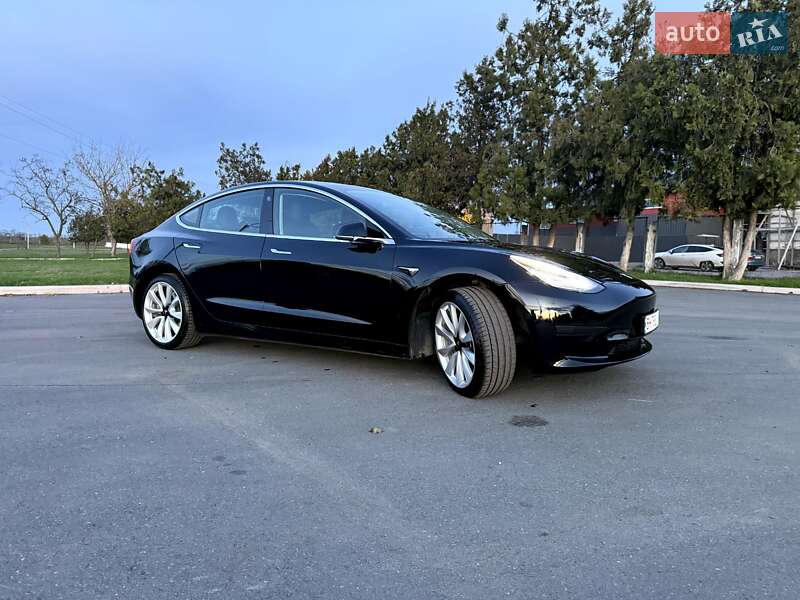 Седан Tesla Model 3 2019 в Ізмаїлі
