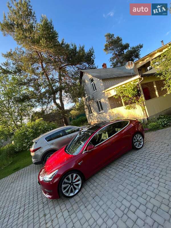 Седан Tesla Model 3 2019 в Києві