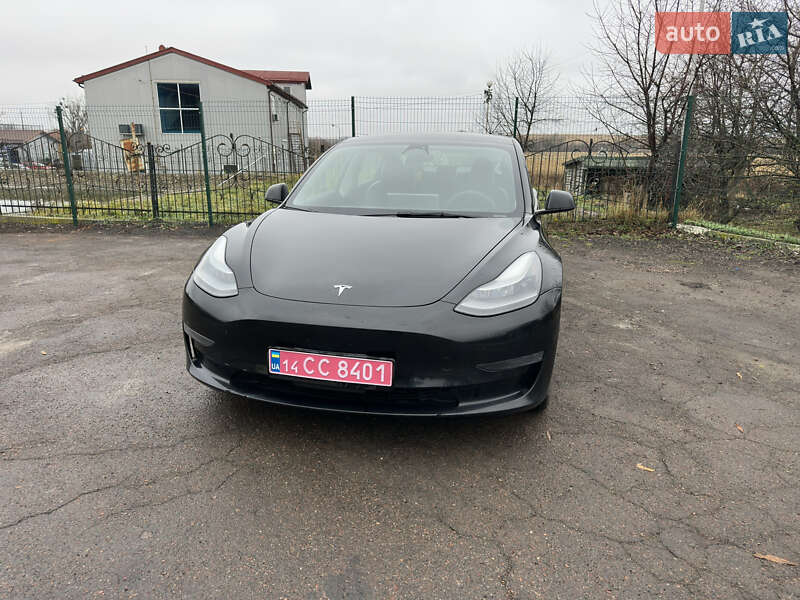 Седан Tesla Model 3 2022 в Львове