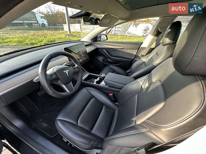 Седан Tesla Model 3 2022 в Львове