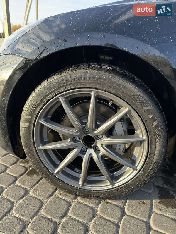 Седан Tesla Model 3 2022 в Львове