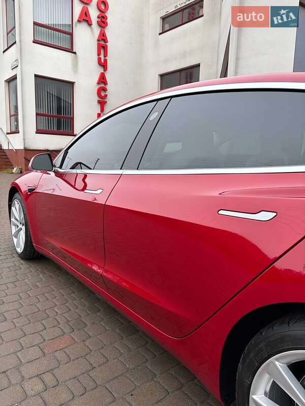 Седан Tesla Model 3 2018 в Луцьку