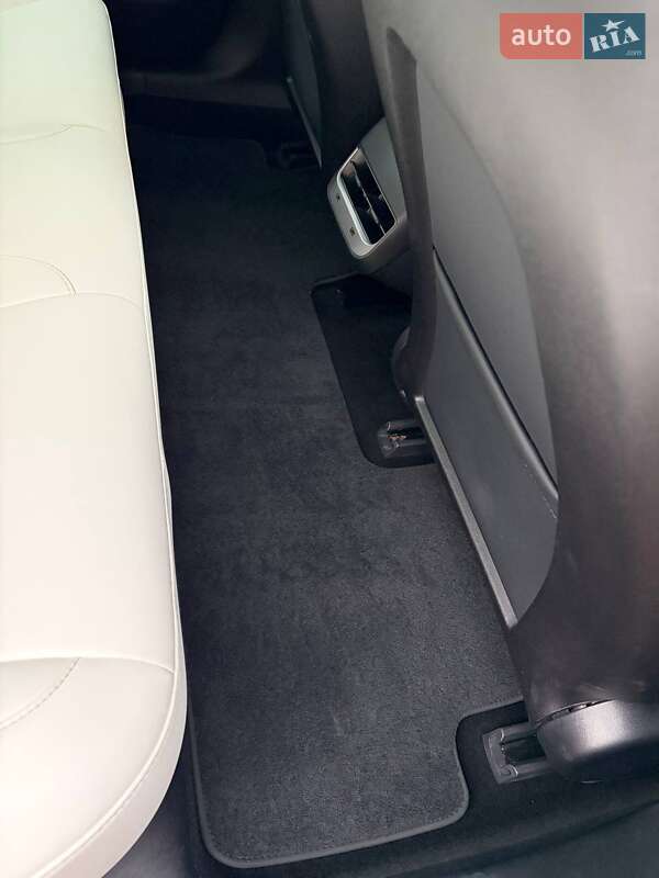 Седан Tesla Model 3 2018 в Луцьку