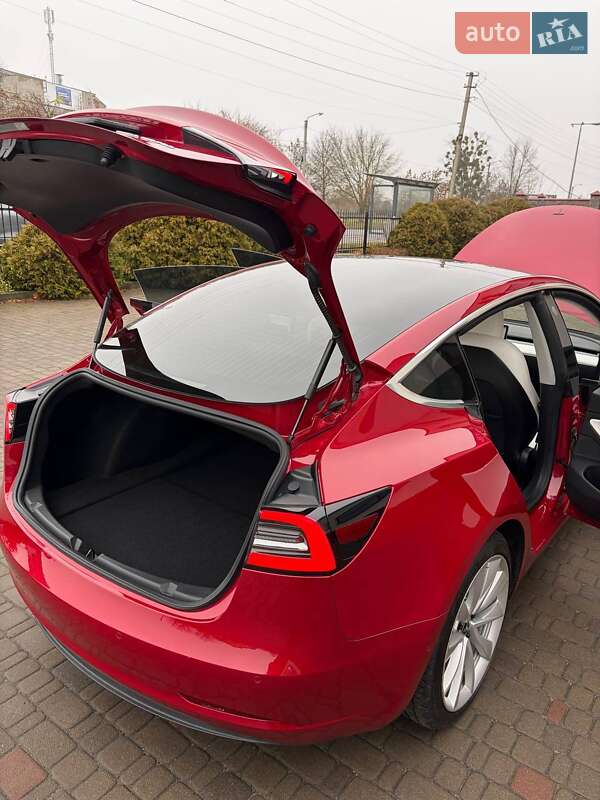 Седан Tesla Model 3 2018 в Луцьку