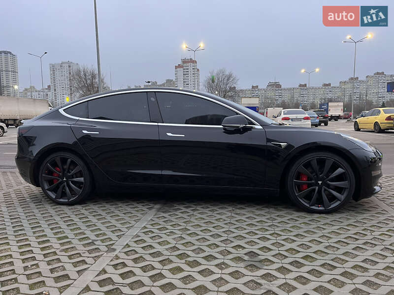 Седан Tesla Model 3 2019 в Киеве