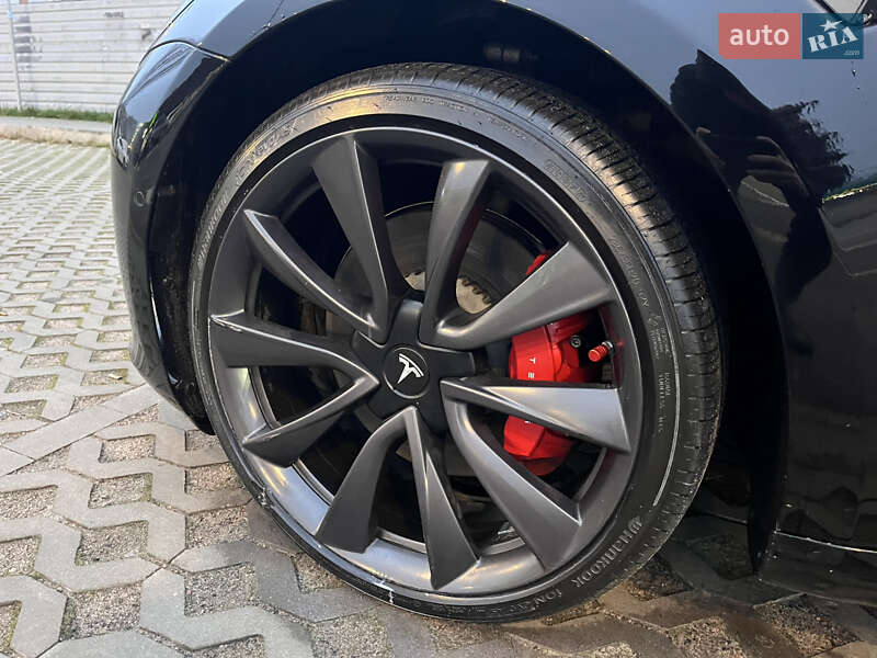 Седан Tesla Model 3 2019 в Киеве