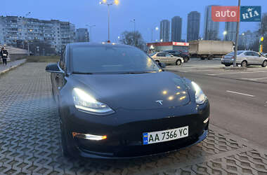 Седан Tesla Model 3 2019 в Киеве