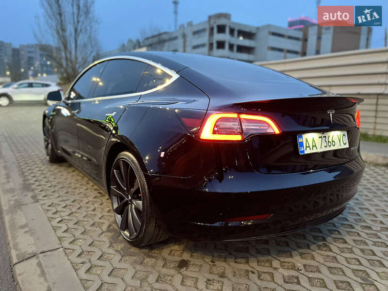 Седан Tesla Model 3 2019 в Киеве