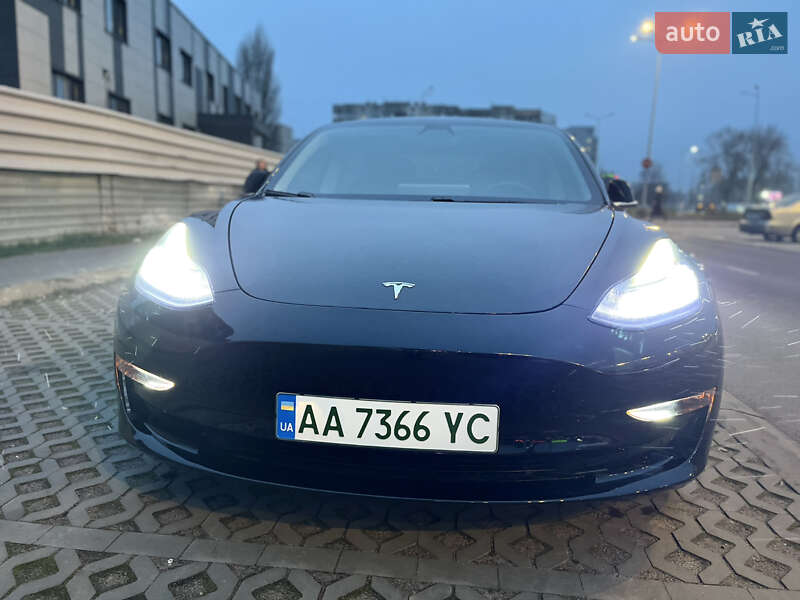 Седан Tesla Model 3 2019 в Киеве