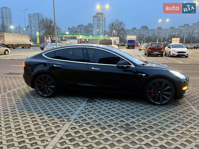 Седан Tesla Model 3 2019 в Киеве