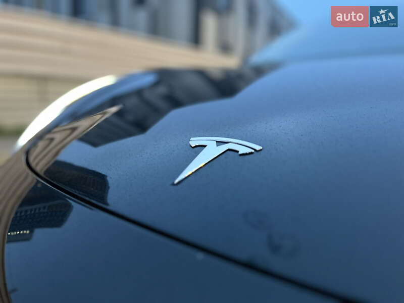 Седан Tesla Model 3 2019 в Киеве
