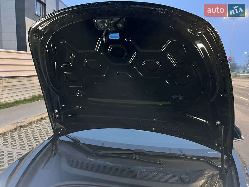 Седан Tesla Model 3 2019 в Киеве