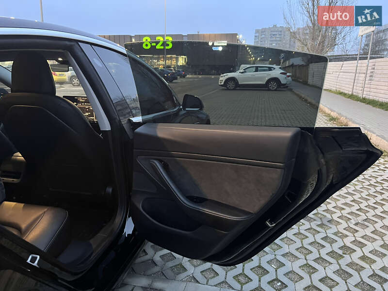 Седан Tesla Model 3 2019 в Киеве