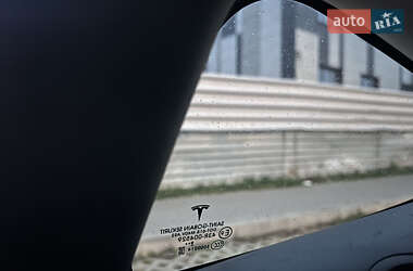 Седан Tesla Model 3 2019 в Киеве