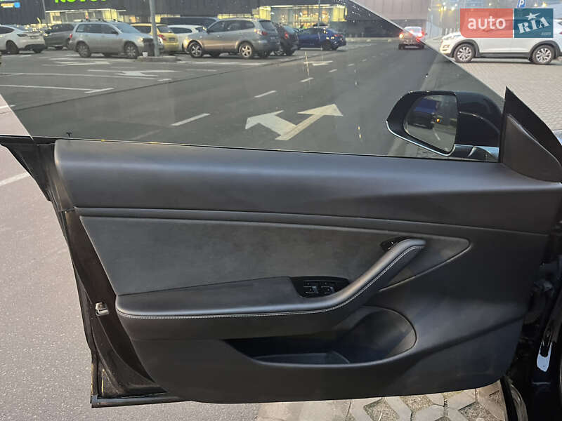 Седан Tesla Model 3 2019 в Киеве