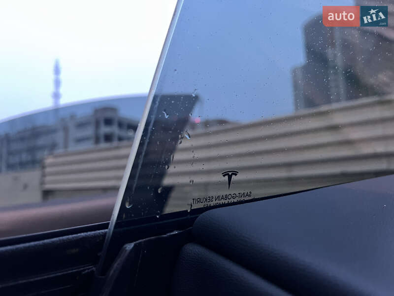 Седан Tesla Model 3 2019 в Киеве