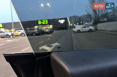 Седан Tesla Model 3 2019 в Киеве