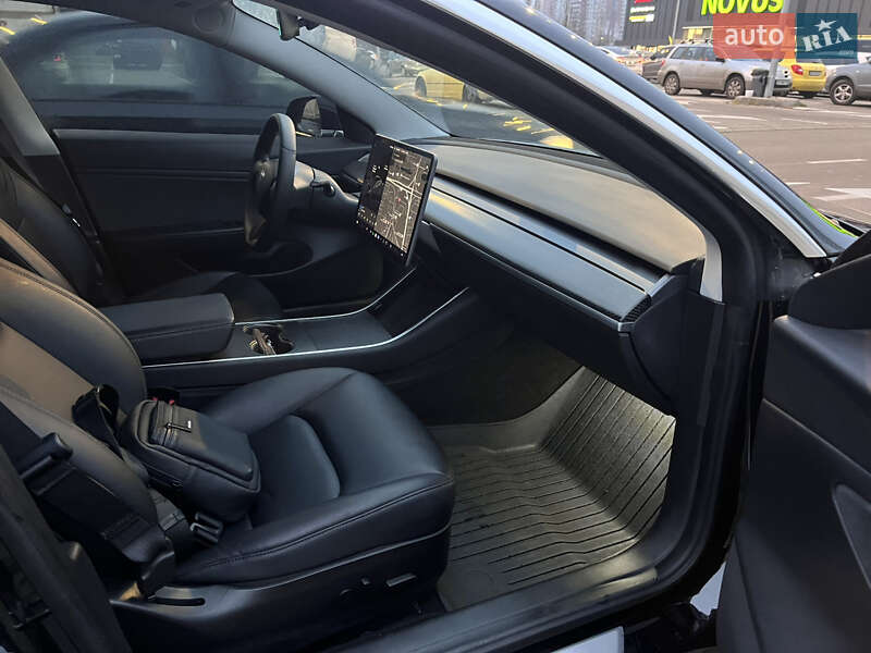 Седан Tesla Model 3 2019 в Киеве