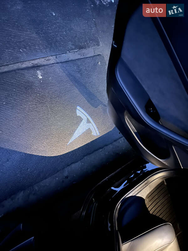 Седан Tesla Model 3 2019 в Киеве