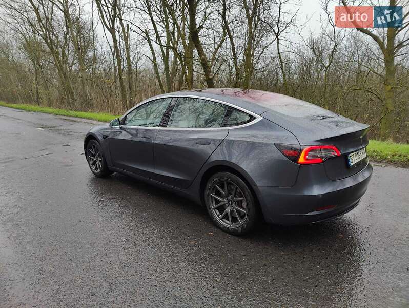 Седан Tesla Model 3 2018 в Одессе