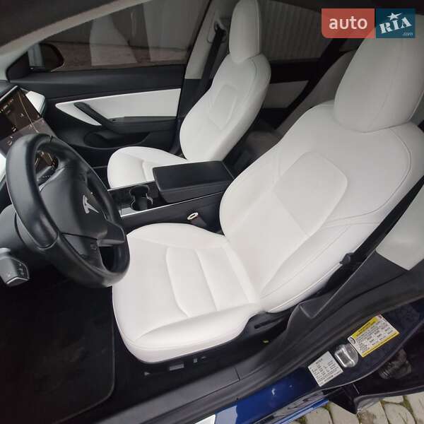 Седан Tesla Model 3 2019 в Смеле