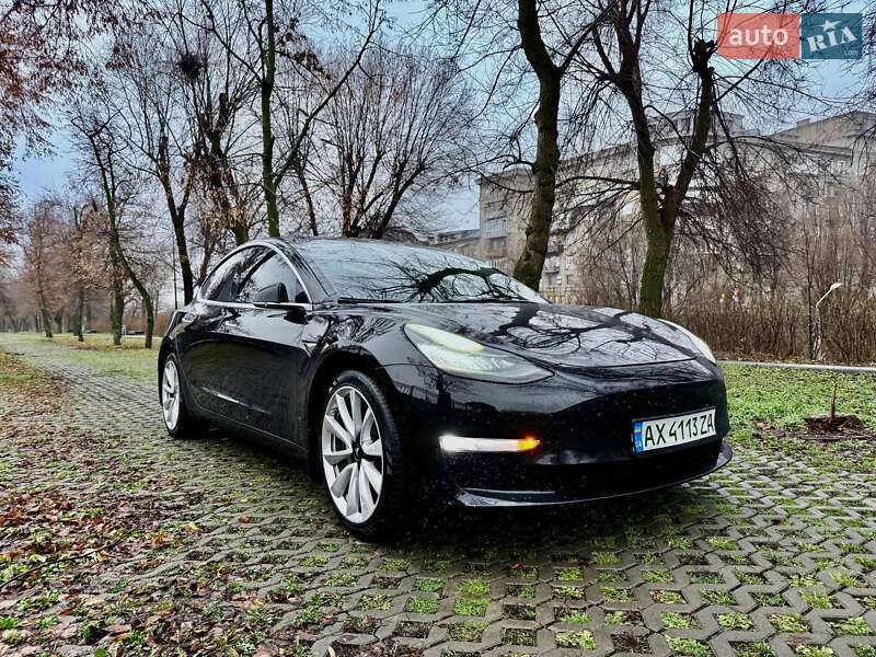 Седан Tesla Model 3 2019 в Харкові